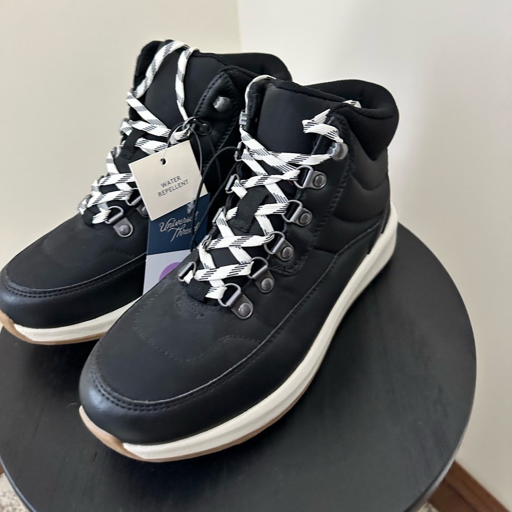 Universal  Thread - Women's Winter Hiker Boots, size 6.5